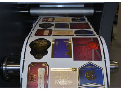 Konica Minolta представляет JETvarnish 3D Web 400 с возможностью лакирования и тиснения