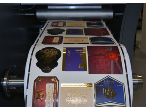 Konica Minolta представляет JETvarnish 3D Web 400 с возможностью лакирования и тиснения